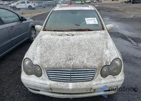 2004 Mercedes-Benz C 240 4Matic z USA, uszkodzony, nr VIN WDBRF81J54F470702